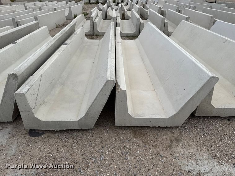 image for item EP0867 (8) concrete feed bunks