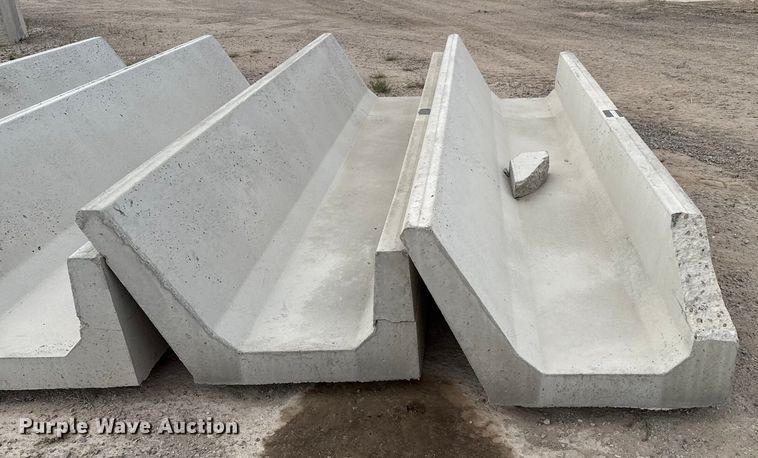 image for item EP0868 (8) concrete feed bunks