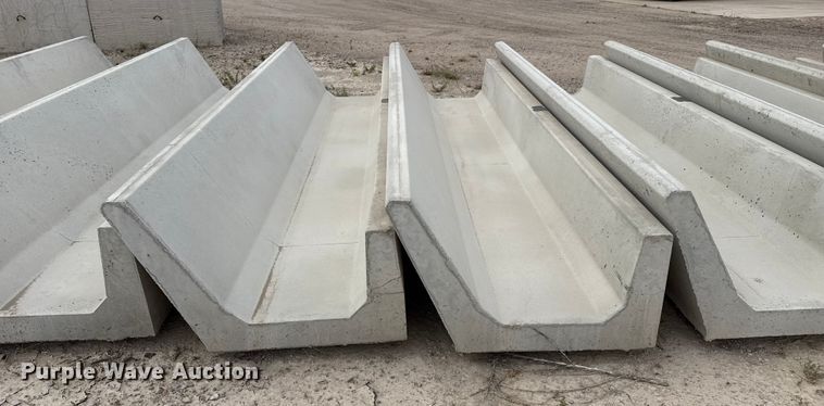 image for item EP0868 (8) concrete feed bunks
