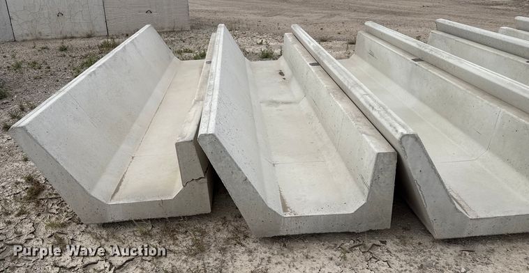 image for item EP0868 (8) concrete feed bunks