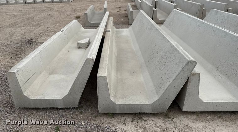 image for item EP0868 (8) concrete feed bunks