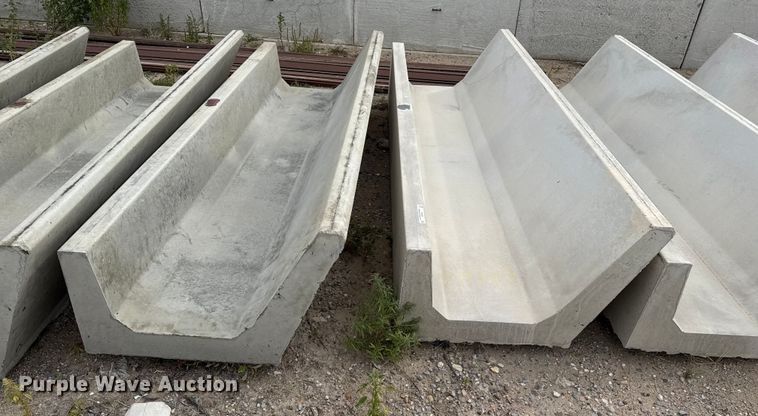image for item EP0869 (11) concrete feed bunks