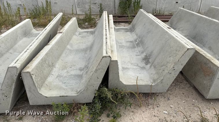 image for item EP0869 (11) concrete feed bunks
