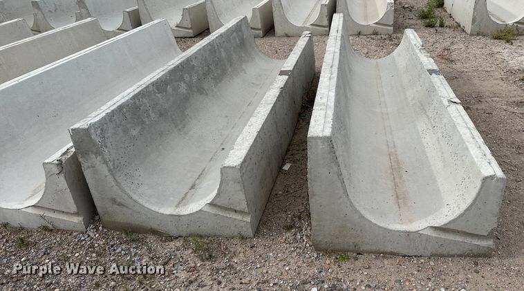 image for item EP0870 (9) concrete feed bunks