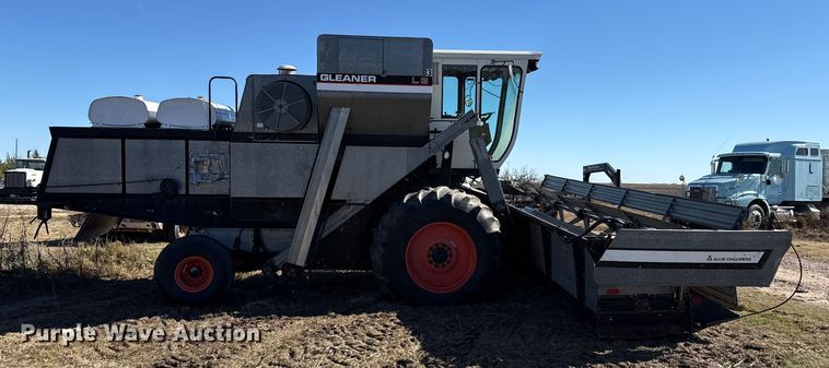 image for item EP0878 1985 Gleaner L3 combine