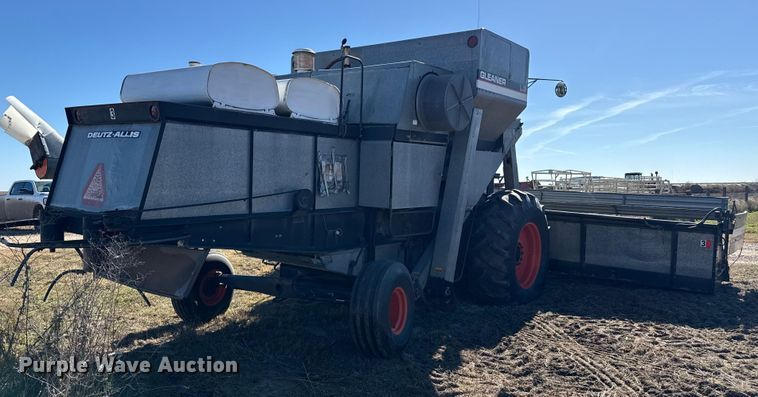 image for item EP0878 1985 Gleaner L3 combine