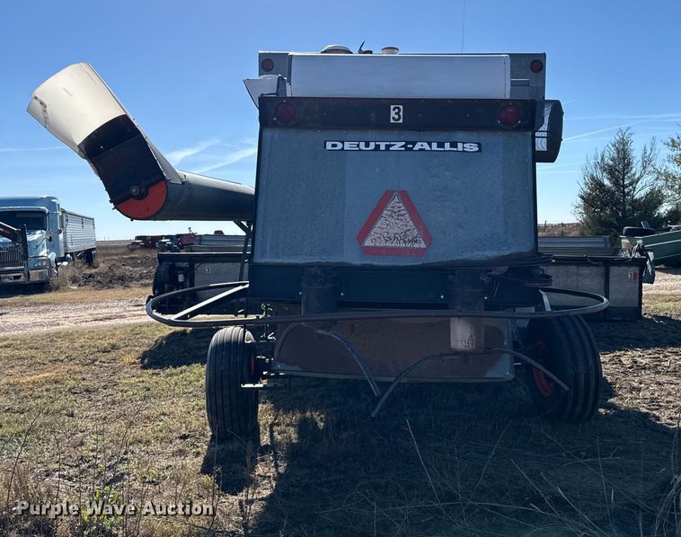 image for item EP0878 1985 Gleaner L3 combine