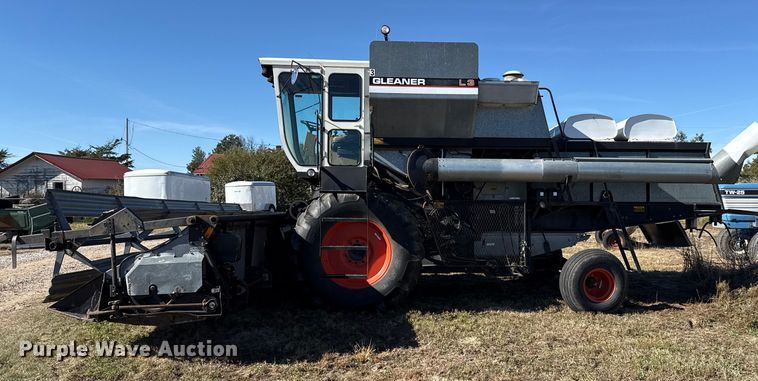 image for item EP0878 1985 Gleaner L3 combine
