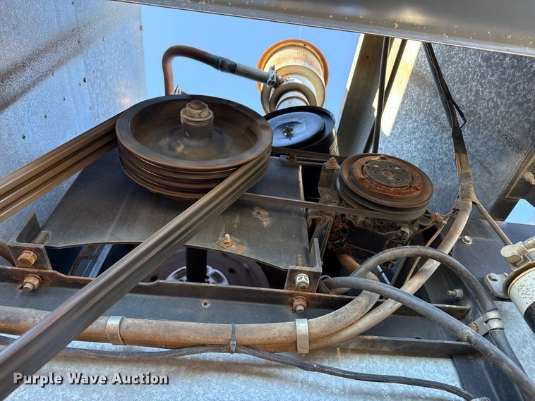 image for item EP0878 1985 Gleaner L3 combine