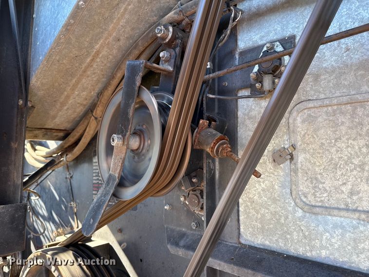 image for item EP0878 1985 Gleaner L3 combine
