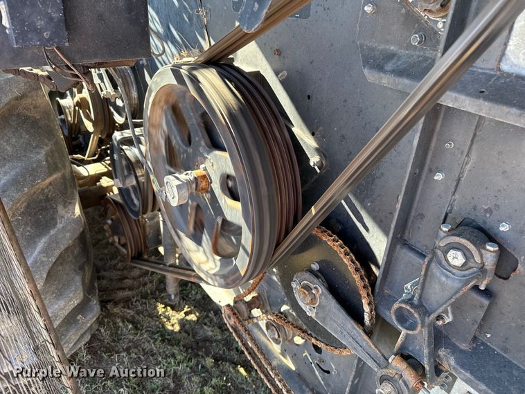 image for item EP0878 1985 Gleaner L3 combine