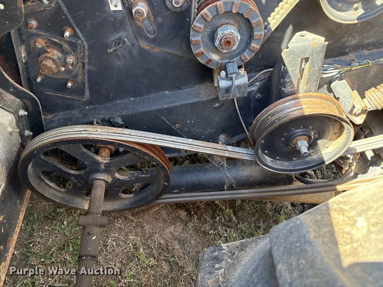 image for item EP0878 1985 Gleaner L3 combine