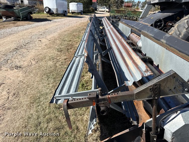 image for item EP0878 1985 Gleaner L3 combine