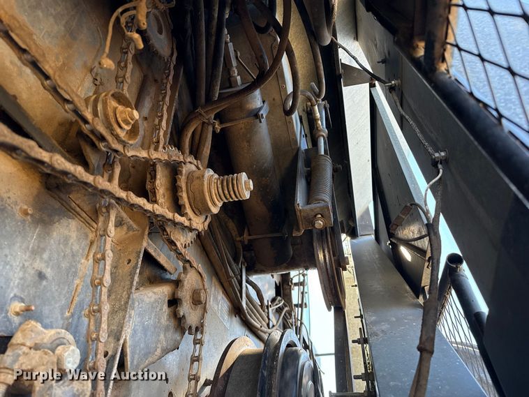 image for item EP0878 1985 Gleaner L3 combine