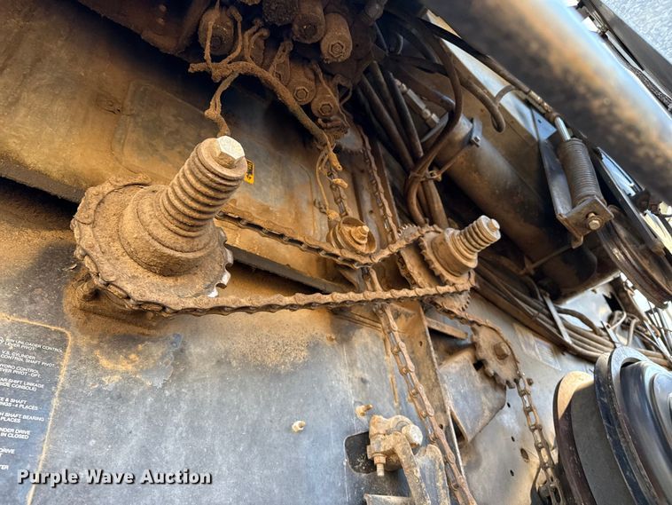 image for item EP0878 1985 Gleaner L3 combine