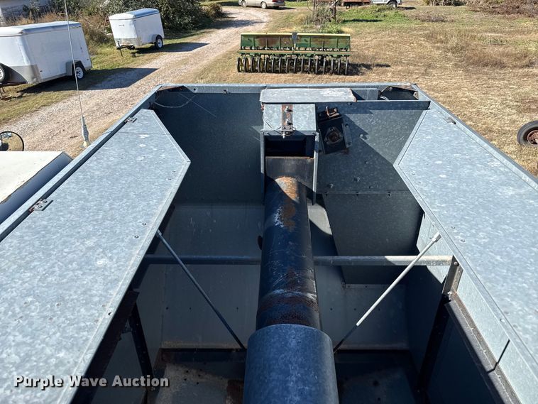 image for item EP0878 1985 Gleaner L3 combine