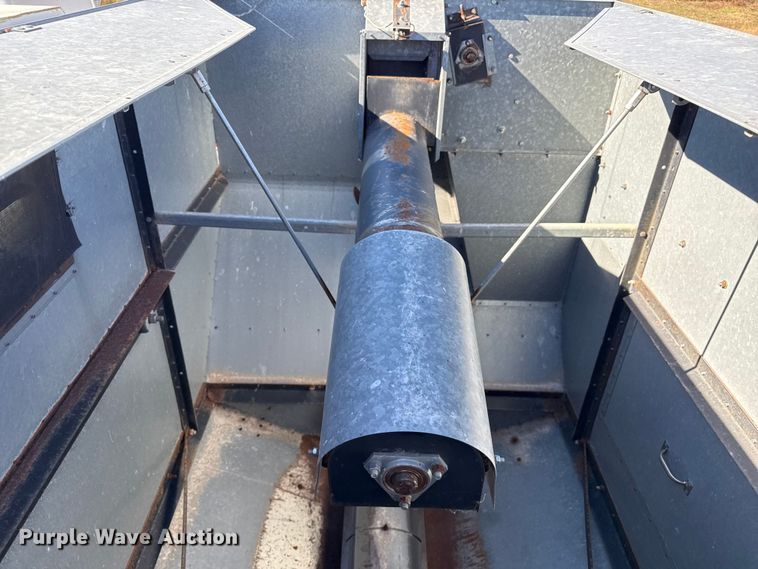 image for item EP0878 1985 Gleaner L3 combine