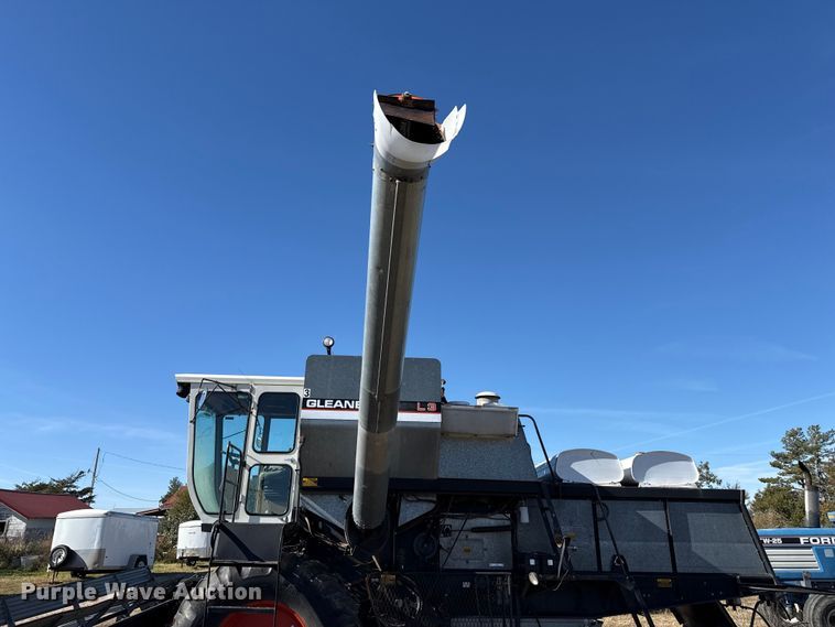 image for item EP0878 1985 Gleaner L3 combine