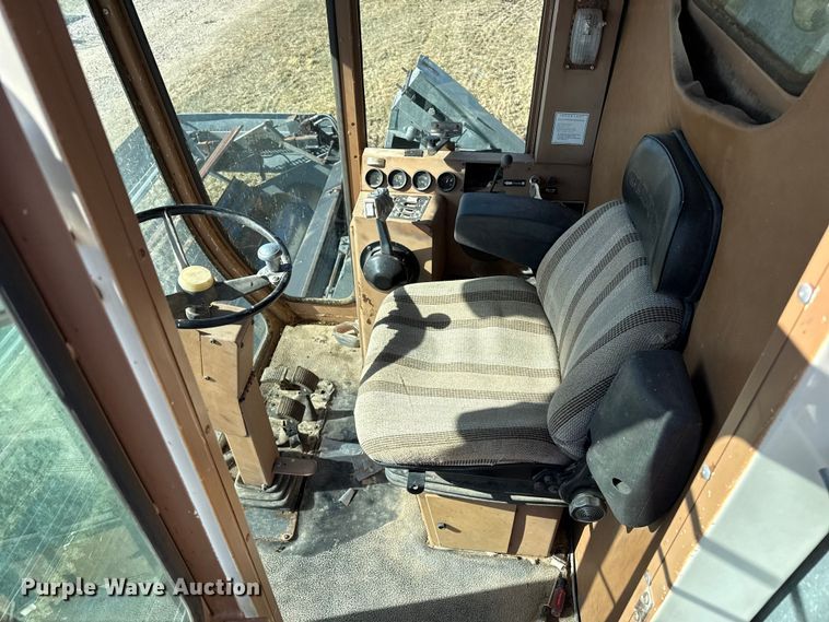 image for item EP0878 1985 Gleaner L3 combine