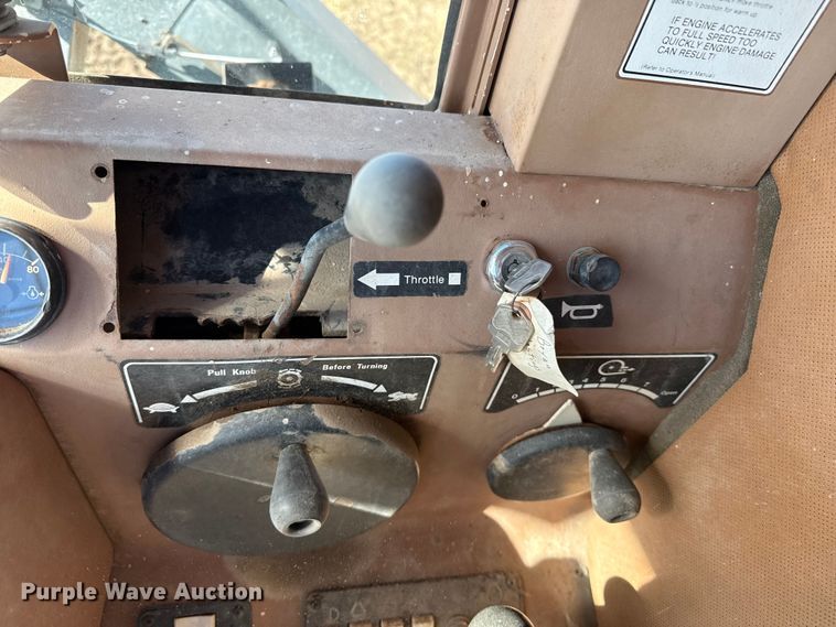 image for item EP0878 1985 Gleaner L3 combine