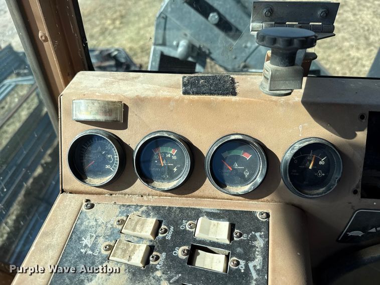 image for item EP0878 1985 Gleaner L3 combine