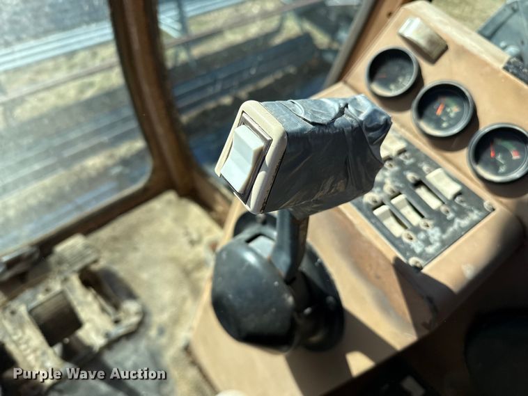 image for item EP0878 1985 Gleaner L3 combine