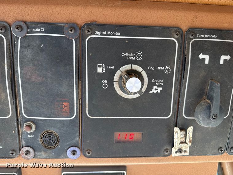 image for item EP0878 1985 Gleaner L3 combine