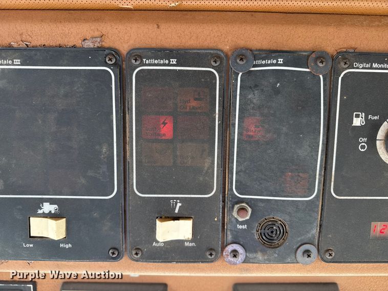 image for item EP0878 1985 Gleaner L3 combine