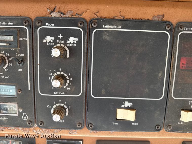 image for item EP0878 1985 Gleaner L3 combine