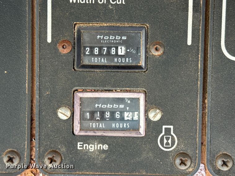 image for item EP0878 1985 Gleaner L3 combine