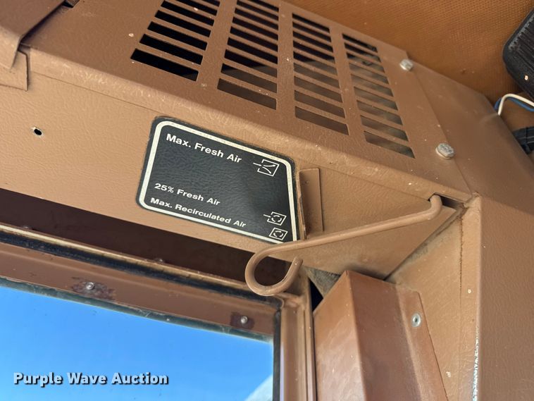 image for item EP0878 1985 Gleaner L3 combine