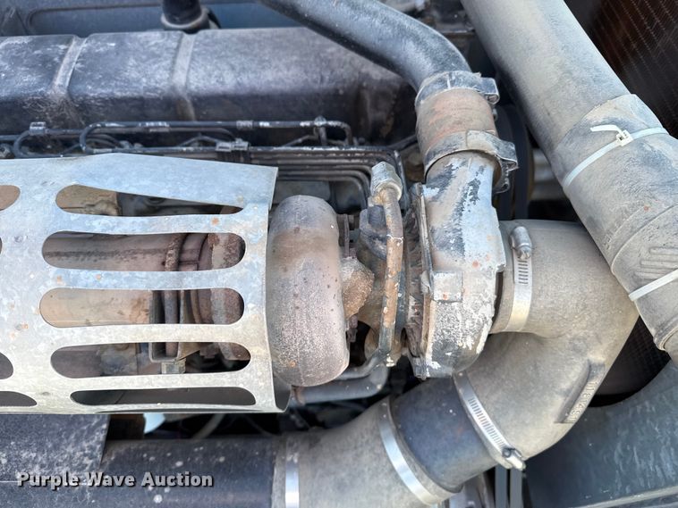 image for item EP0878 1985 Gleaner L3 combine