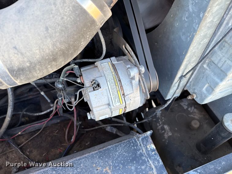 image for item EP0878 1985 Gleaner L3 combine