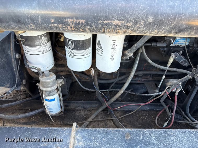 image for item EP0878 1985 Gleaner L3 combine