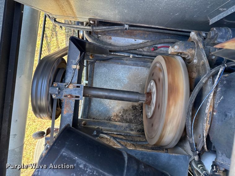 image for item EP0878 1985 Gleaner L3 combine