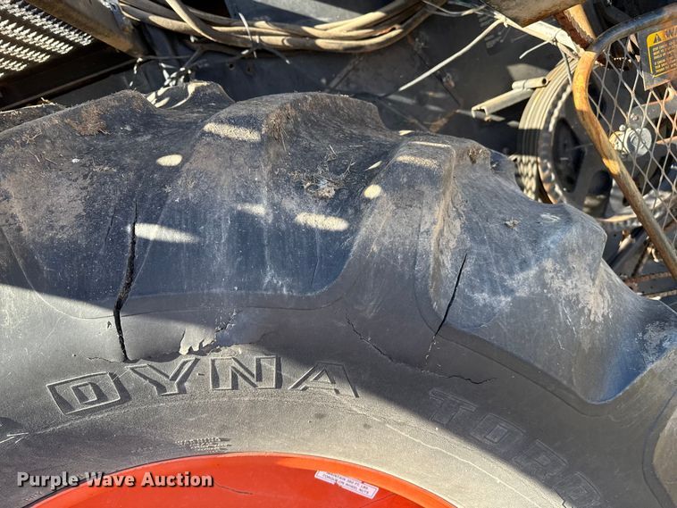 image for item EP0878 1985 Gleaner L3 combine