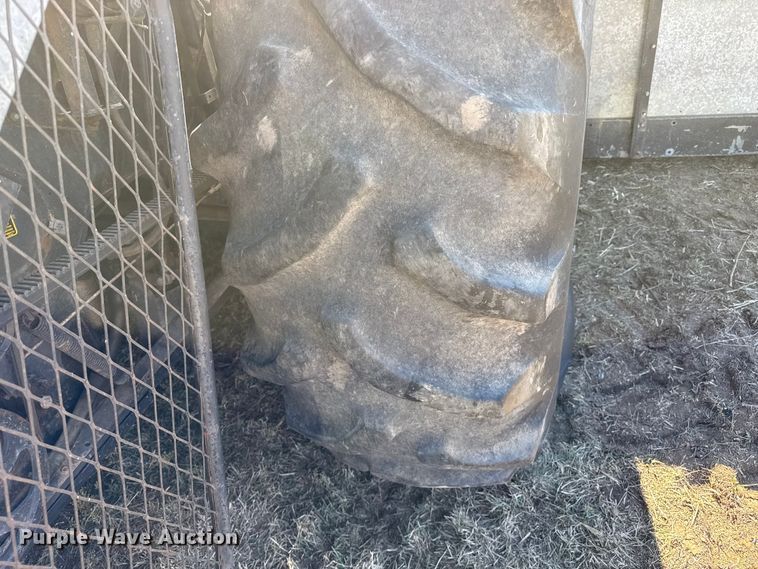 image for item EP0878 1985 Gleaner L3 combine