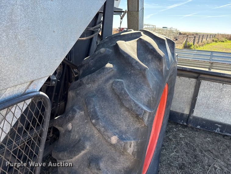 image for item EP0878 1985 Gleaner L3 combine