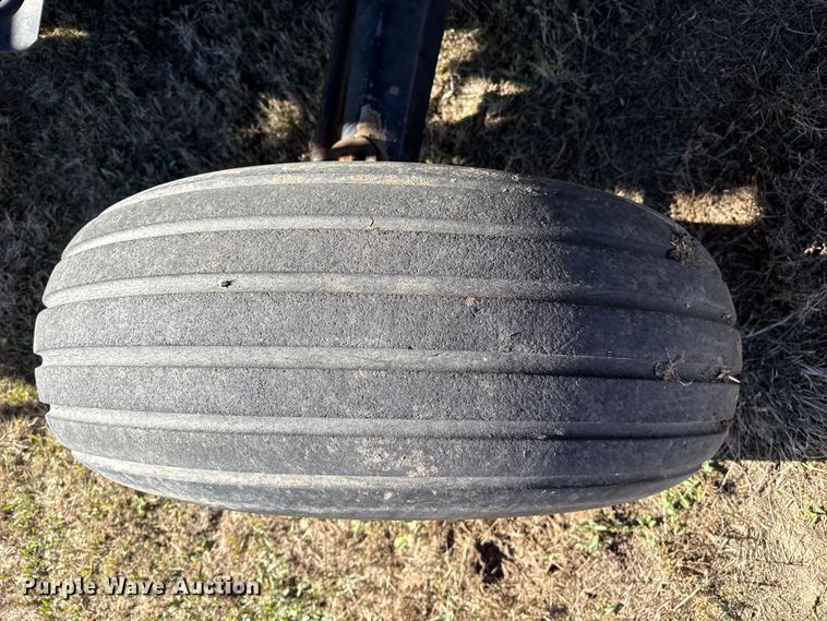 image for item EP0878 1985 Gleaner L3 combine