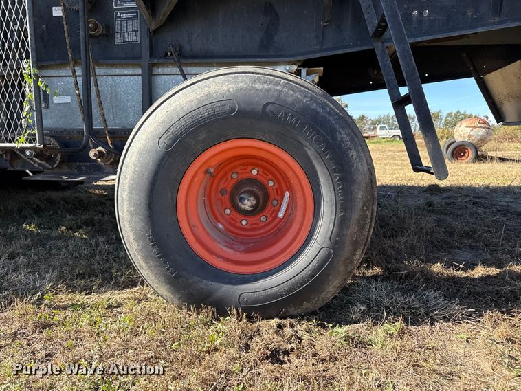 image for item EP0878 1985 Gleaner L3 combine