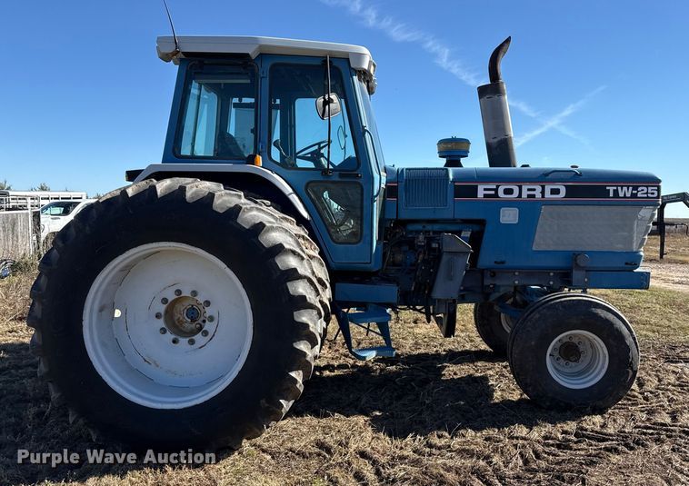 image for item EP0879 Ford TW-25 tractor