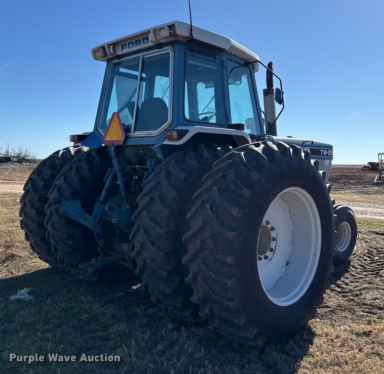 image for item EP0879 Ford TW-25 tractor