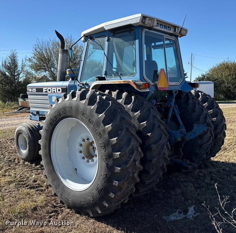 image for item EP0879 Ford TW-25 tractor