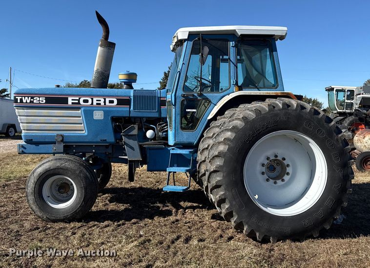 image for item EP0879 Ford TW-25 tractor