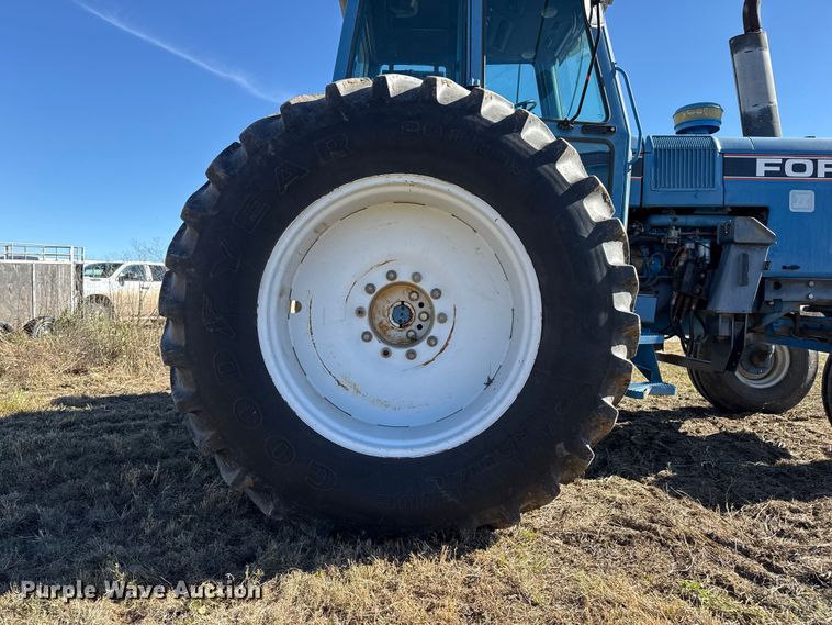 image for item EP0879 Ford TW-25 tractor