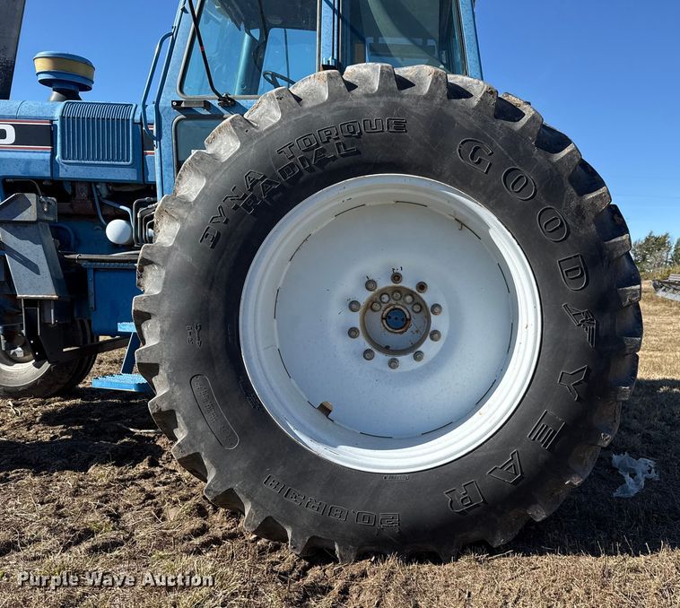 image for item EP0879 Ford TW-25 tractor