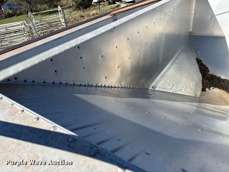 image for item EP0886 2001 Timpte grain trailer