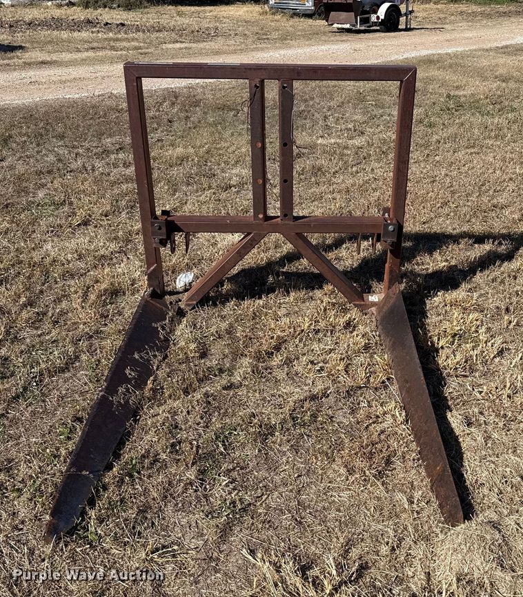 image for item EP0889 Grave hay bale mover