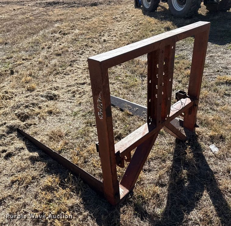 image for item EP0889 Grave hay bale mover