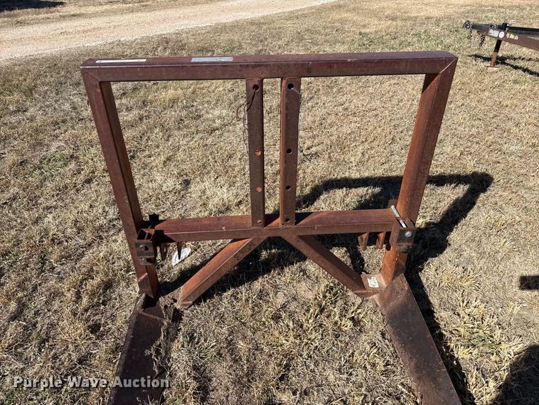 image for item EP0889 Grave hay bale mover